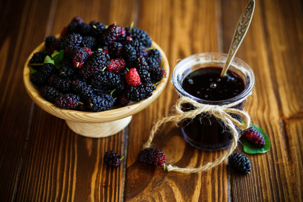 黒桑の甘いジャム - mulberry ストックフォトと画像