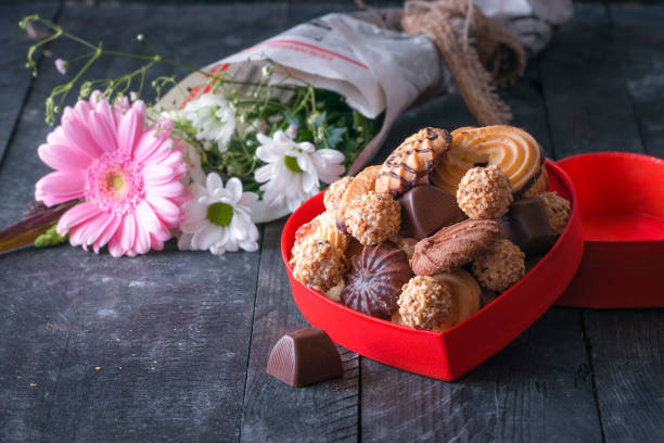 istock Heart shaped box with sweets and flowers 875351264