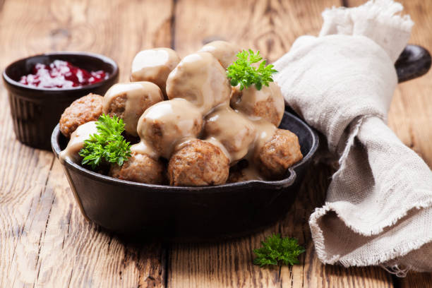 traditional meatballs with sauce - swedish culture imagens e fotografias de stock