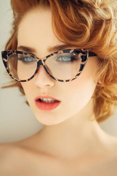 istock Beautiful woman 875376618
