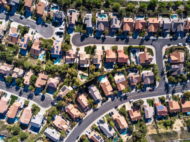 Aerial Shot of Suburban Development Top down aerial shot of suburban tract housing near Santa Clarita, California. A maze of roads and dead end streets of large single family homes, some with swimming pool. housing difficulties stock pictures, royalty-free photos & images