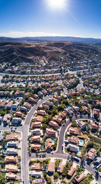 suburban neighborhood under bright california sun - vertical panorama - tract houses imagens e fotografias de stock