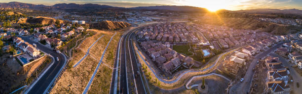 aerial panorama of american suburb - tract houses imagens e fotografias de stock
