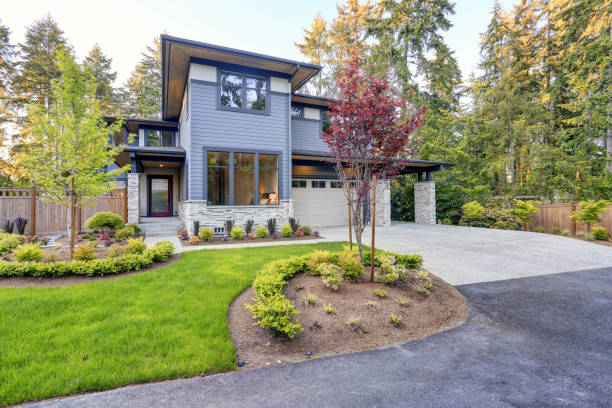 istock Luxurious home design with modern curb appeal in Bellevue. 875423206