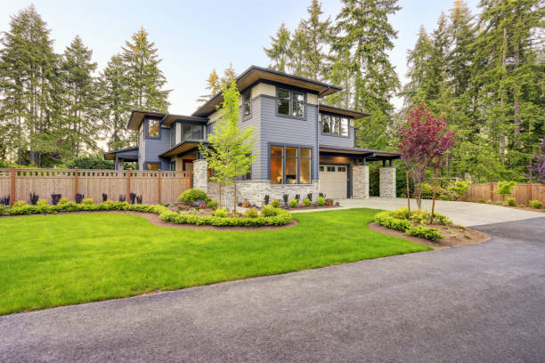 istock Luxurious home design with modern curb appeal in Bellevue. 875423704
