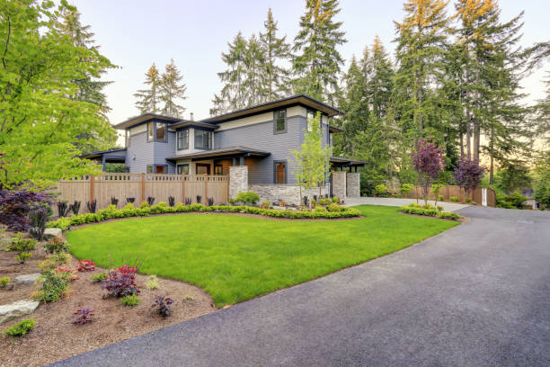 istock Luxurious home design with modern curb appeal in Bellevue. 875424780