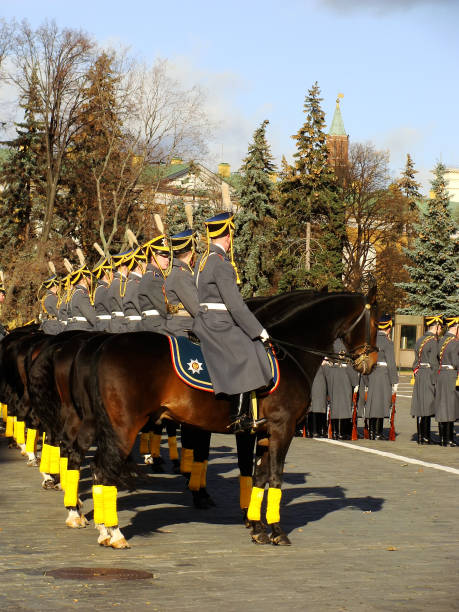 cambiar de la ceremonia de guardias, complejo de kremlin de moscú, rusia - kremlin regiment fotografías e imágenes de stock