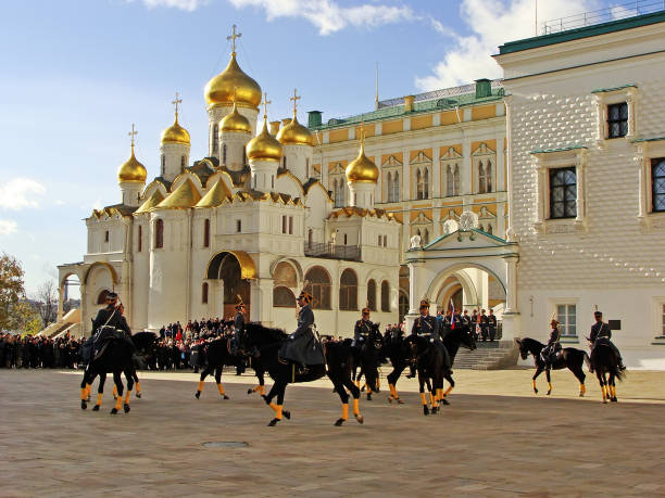 cambiar de la ceremonia de guardias, complejo de kremlin de moscú, rusia - kremlin regiment fotografías e imágenes de stock