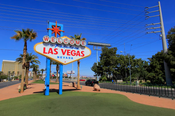 bienvenido al fabuloso cartel de las vegas, nevada - welcome to fabulous las vegas sign las vegas metropolitan area famous place night fotografías e imágenes de stock