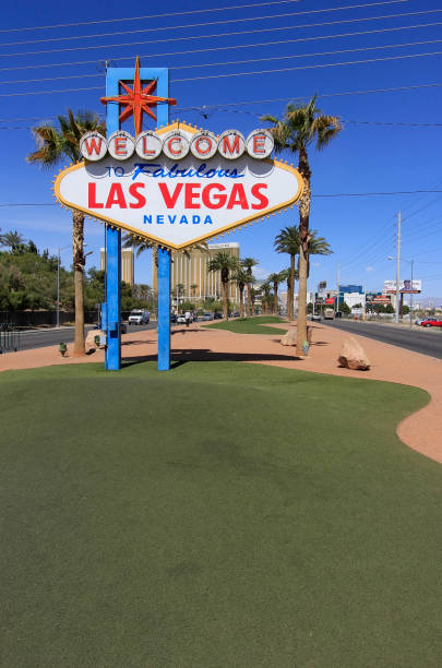 bienvenido al fabuloso cartel de las vegas, nevada - welcome to fabulous las vegas sign las vegas metropolitan area famous place night fotografías e imágenes de stock