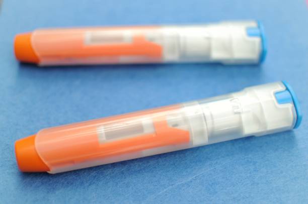 anaphylaxie-auto-injektor - allergy food peanut epipen stock-fotos und bilder