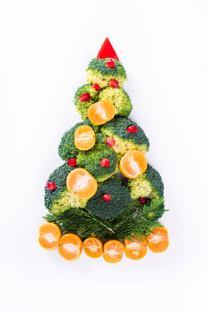 istock Christmas tree made of vegetables 875579490