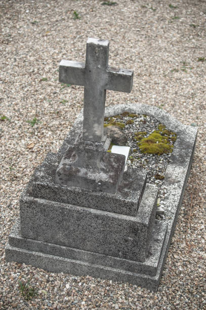 istock child's headstone in a cemetery 875590222