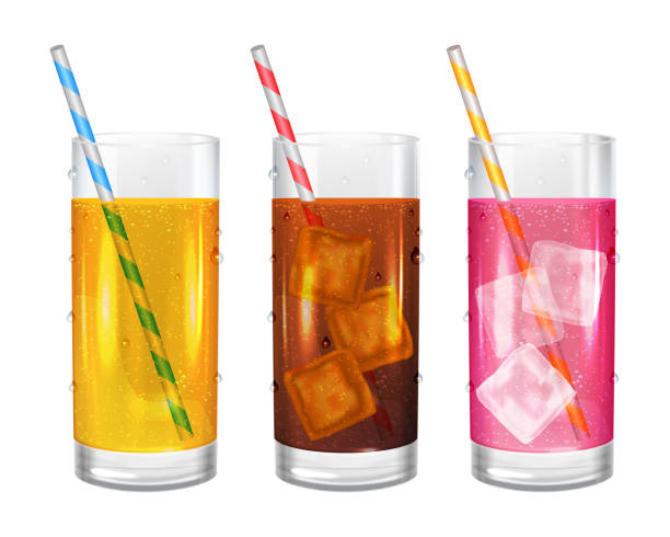 drei realistische gläser trinken mit einem strohhalm. cola mit eiswürfeln. gelbe limonade. erdbeere rosa soda. transparente hohe gläser limonade. vektor-illustration auf weißem hintergrund. - glass ice tonic water frozen stock-grafiken, -clipart, -cartoons und -symbole