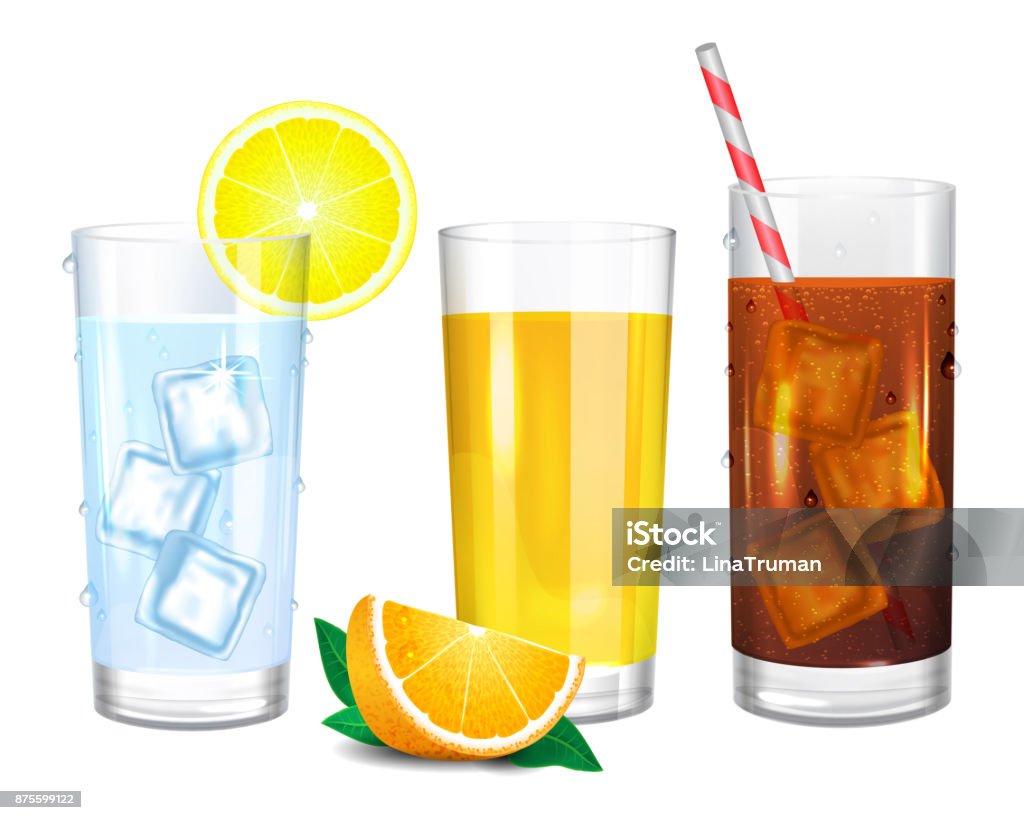 Tre bicchieri di bevande realistici. Cola con paglia. Succo d'arancia giallo e pezzo di frutta. Acqua con cubetti di ghiaccio. Illustrazione vettoriale su sfondo bianco. - arte vettoriale royalty-free di Ghiaccio