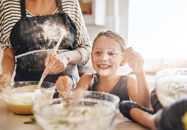 istock Baking with family is the most fun 875640076