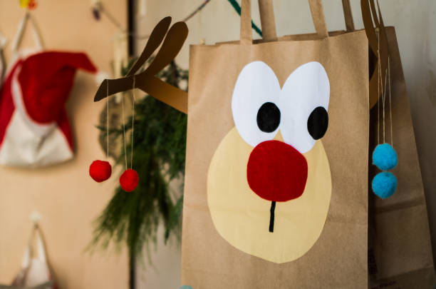 переработанный мешок рождественское ремесло - reindeer christmas decoration gold photography стоковые фото и изображения