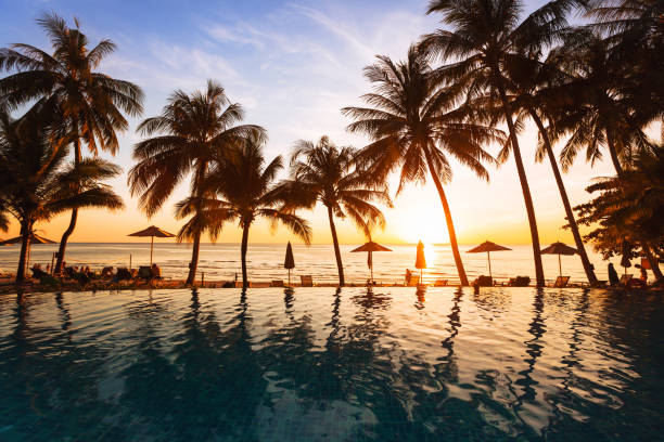 ビーチの休日背景に沈む夕日 - バリ島 ストックフォトと画像