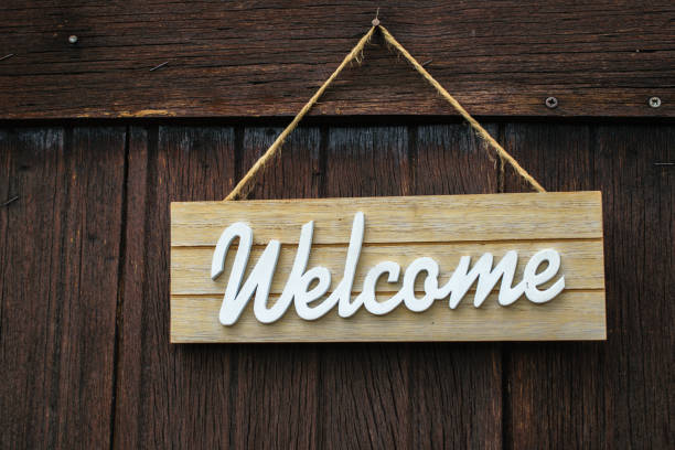 istock Welcome sign on wooden wall 875739410