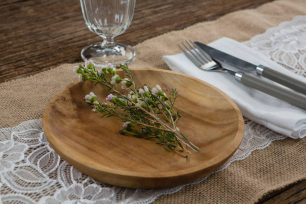 istock Flora arranged on plate with cutlery and napkin 875758110