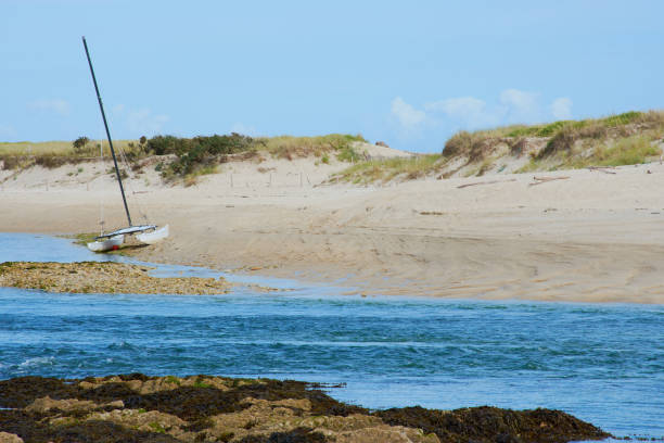 istock Boat at low tide in Benodet in Brittany 875841794