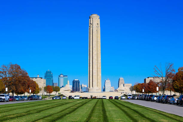 memoriale della libertà dello skyline del missouri di kansas city - hotel war foto e immagini stock