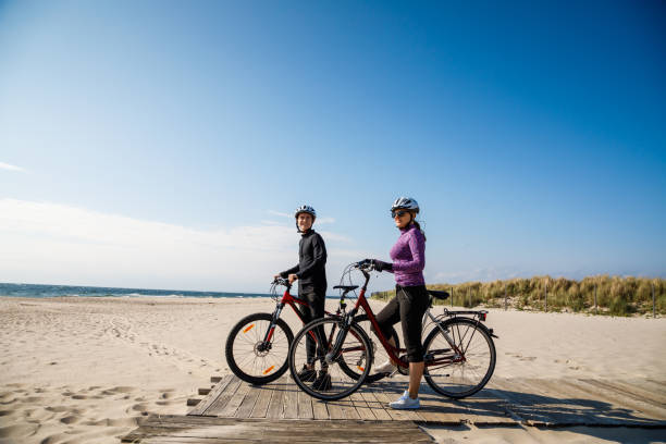 istock Healthy lifestyle - people riding bicycles 875988168