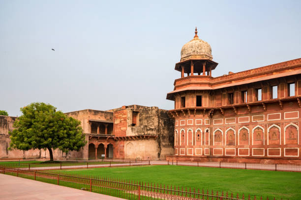 istock Jahangir Palace in Fort of Agra 875999542