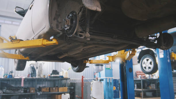 istock Workshop car service - the collapse of convergence - process repairing 875999686