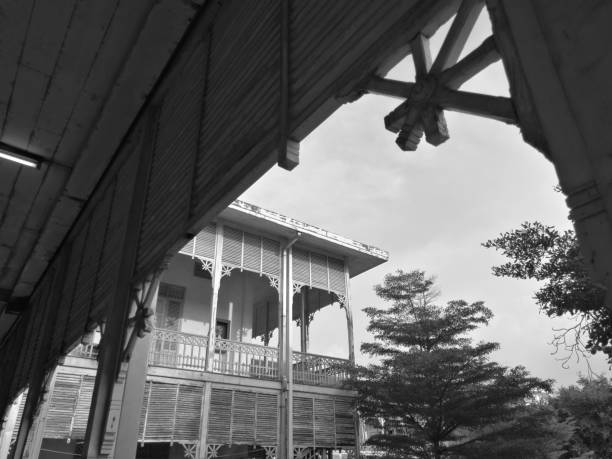 istock The abandoned building open to public free 876068424