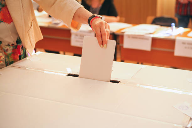 Voting Woman casting her ballot at a polling station election stock pictures, royalty-free photos & images