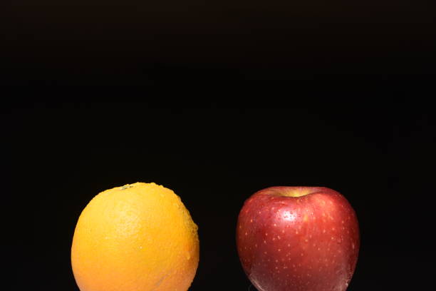 как яблоки к апельсинам - hybridization стоковые фото и изображения
