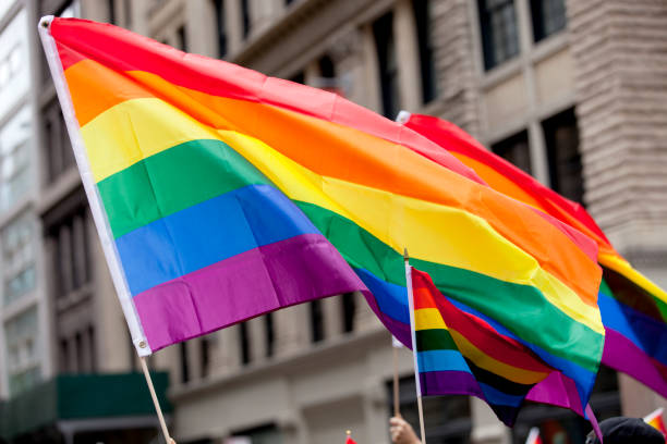 ニューヨーク市のプライド パレード - フラグ - gay pride flag ストックフォトと画像