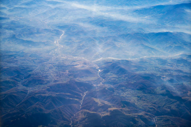 абстрактный воздушный ландшафт - satellite view topography aerial view mid air стоковые фото и изображения