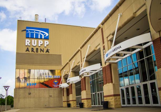 rupp arena in die innenstadt von kentucky in lexington - lexington kentucky university of kentucky basketball kentucky stock-fotos und bilder