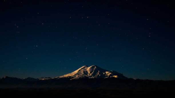 istock Night sky over Mount Elbrus - highest mount in Europe 876377662