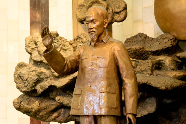 istock Historical Vietnam Leader and Soldier statue 876404116