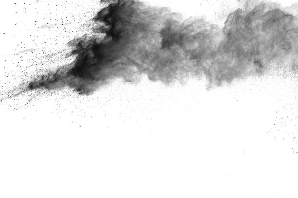 검은 먼지 입자 폭발 흰색 배경에 고립의 근접 촬영 - combusted 뉴스 사진 이미지