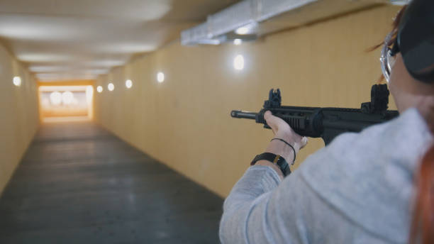 istock Woman shooting with a Machinegun at the shooting gallery 876452474