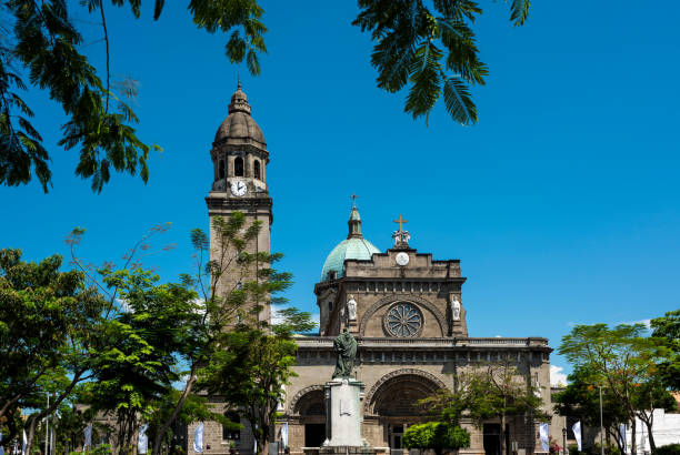 マニラ メトロポリタン大聖堂 - manila cathedral ストックフォトと画像