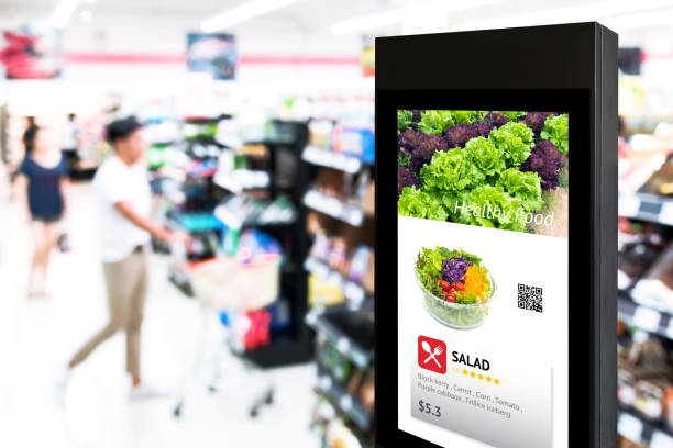 intelligent digital signage , augmented reality marketing and face recognition concept. interactive artificial intelligence digital advertisement in retail hypermarket mall. - market asia photography outdoors imagens e fotografias de stock