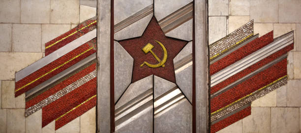 레드 스타 낫과 망치의 모자이크, 키예프 - 공산주의 뉴스 사진 이미지