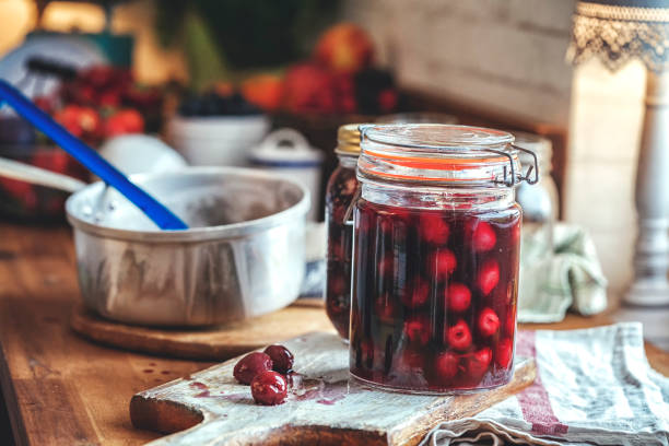 수 제 체리 설탕에 절인 과일 및 통조림 항아리에 준비 - stewed fruit 뉴스 사진 이미지