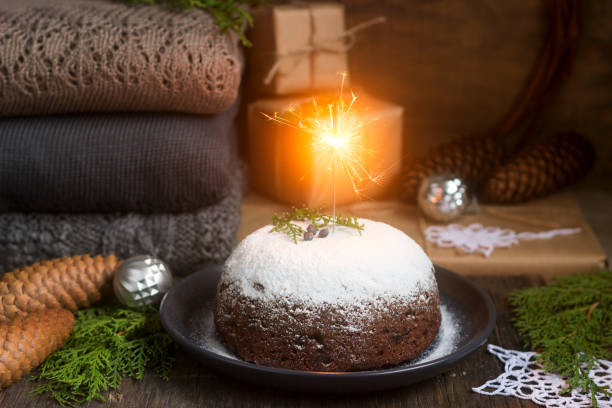 gâteau de noël ou au lait en décoration festive. - cake dessert birthday cake mousse photos et images de collection