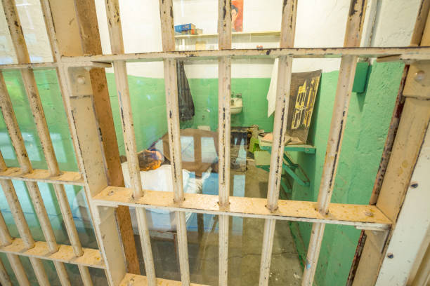 카트 클라렌스 anglin 셀 - bed table prison prison cell 뉴스 사진 이미지