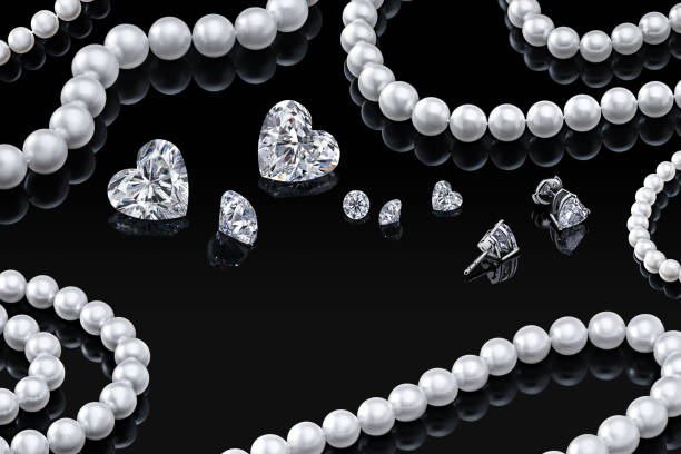 豪華なセット白い真珠のネックレスとジュエリー ダイヤモンド光沢反射と空白のテンプレート、デザインやコピー スペースの黒の背景上のイヤリングで、テキスト - pearl necklace earring jewelry ストックフォトと画像