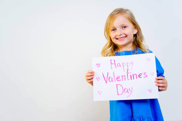 istock Girl with valentine postcard 876522294