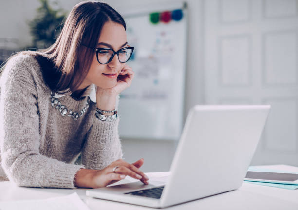 istock Businesswomen answering on mail 876534058