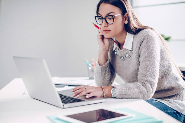 istock Businesswomen answering on mail 876557540