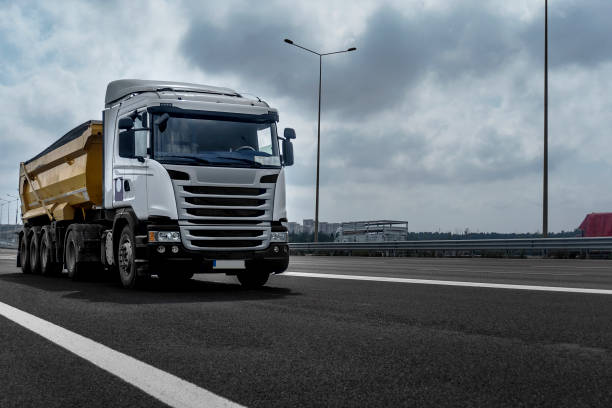 truck on the road - delivery van truck freight transportation cargo container imagens e fotografias de stock